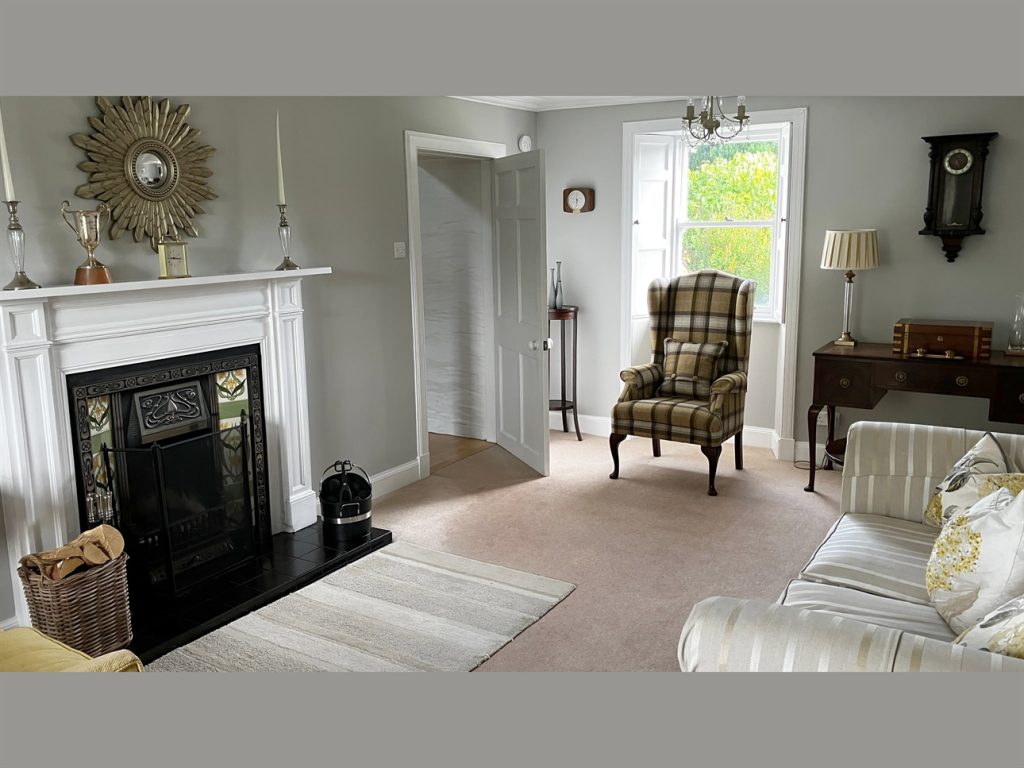 Sitting room with Window